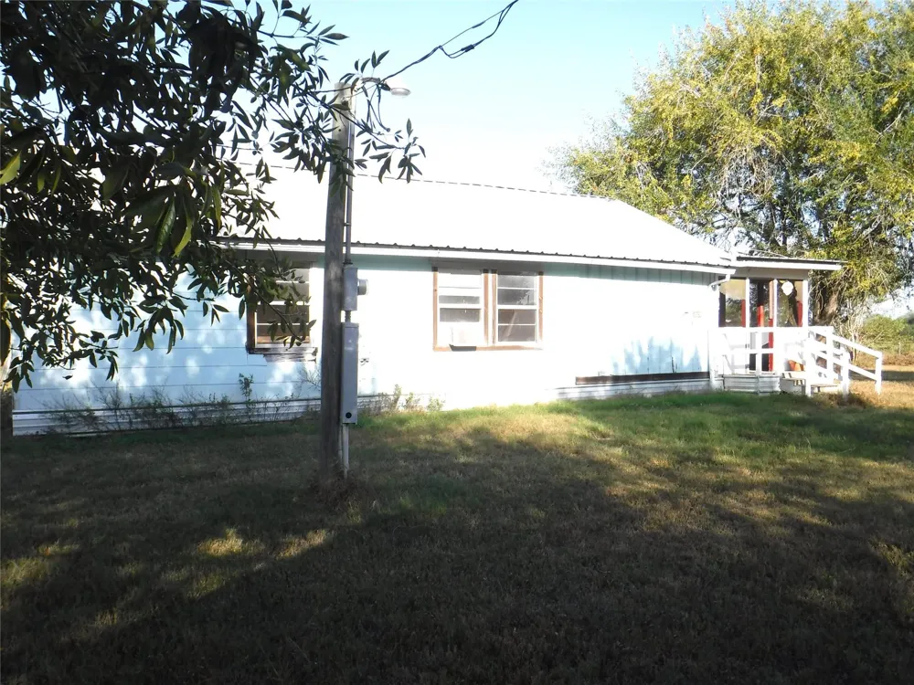 1142 Chestnut Lane Wallis, TX 77485