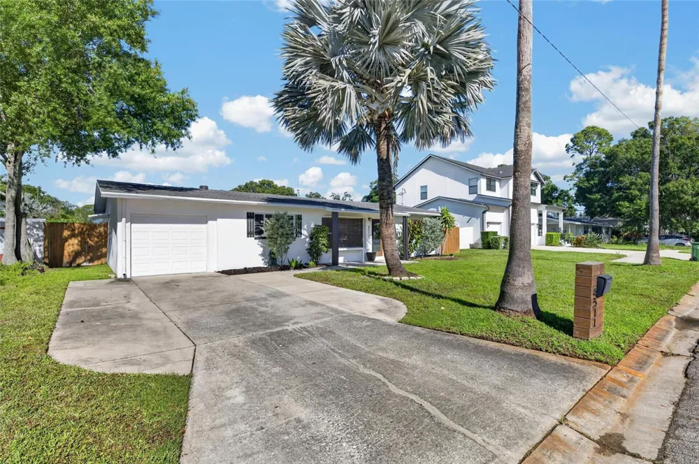 4511 S GAINES ROAD Tampa, FL 33611
