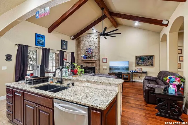 129 HIDDEN FOREST DR La Vernia, TX 78121