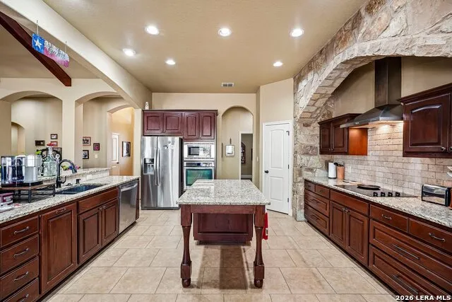 129 HIDDEN FOREST DR La Vernia, TX 78121