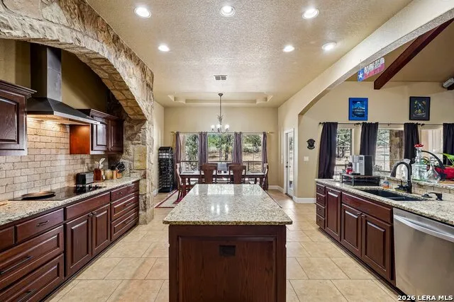 129 HIDDEN FOREST DR La Vernia, TX 78121