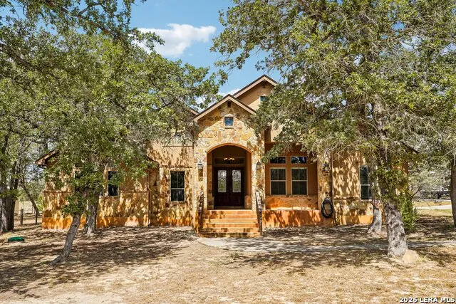 129 HIDDEN FOREST DR La Vernia, TX 78121