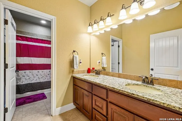 129 HIDDEN FOREST DR La Vernia, TX 78121