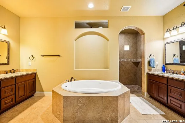 129 HIDDEN FOREST DR La Vernia, TX 78121