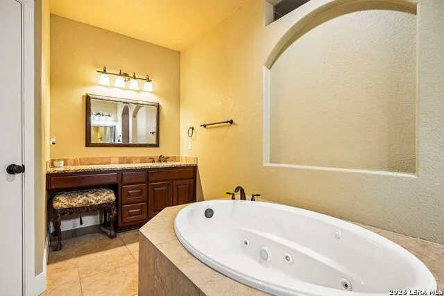 129 HIDDEN FOREST DR La Vernia, TX 78121