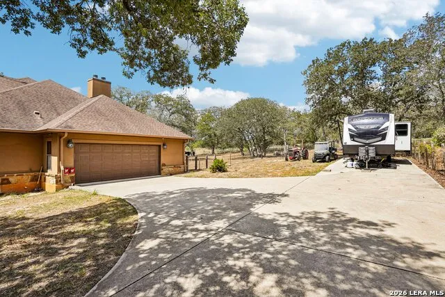 129 HIDDEN FOREST DR La Vernia, TX 78121