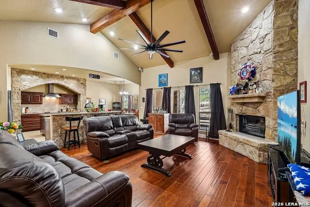 129 HIDDEN FOREST DR La Vernia, TX 78121