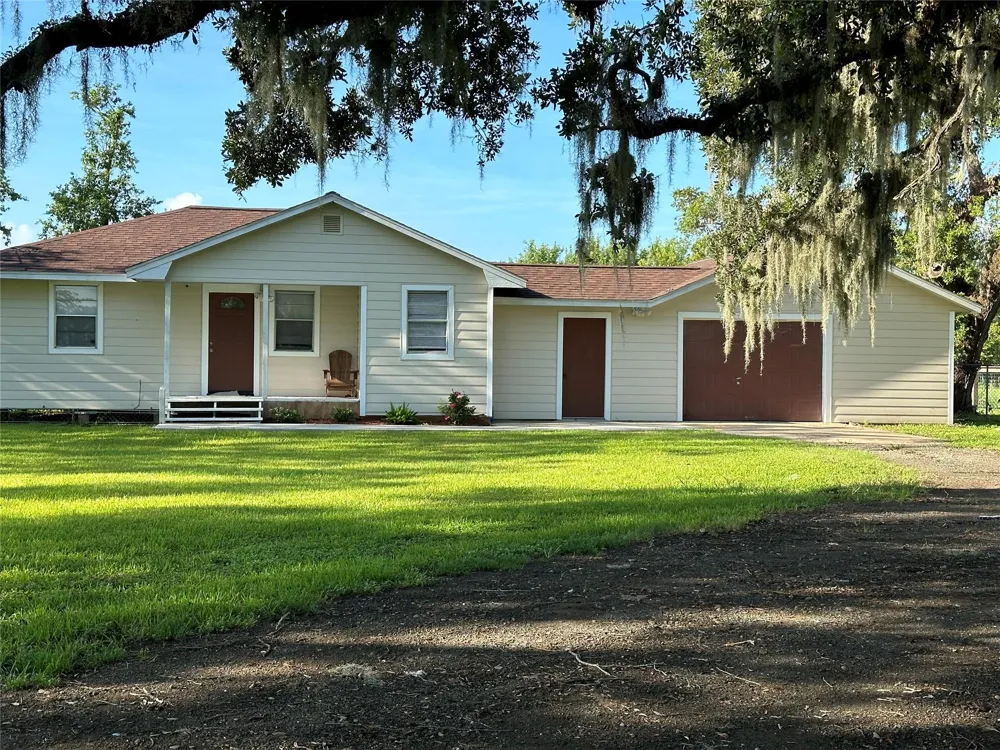 5249 County Road 353 Brazoria, TX 77422