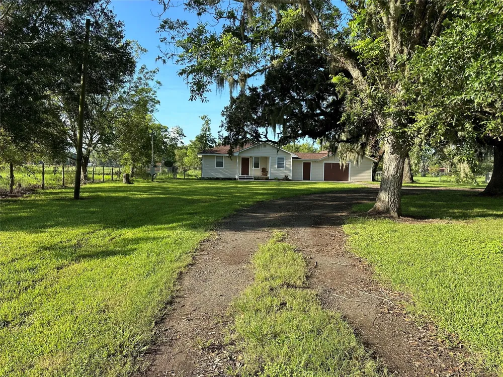 5249 County Road 353 Brazoria, TX 77422