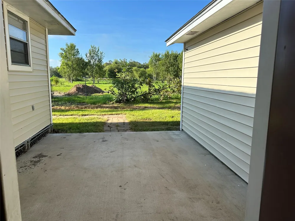 5249 County Road 353 Brazoria, TX 77422