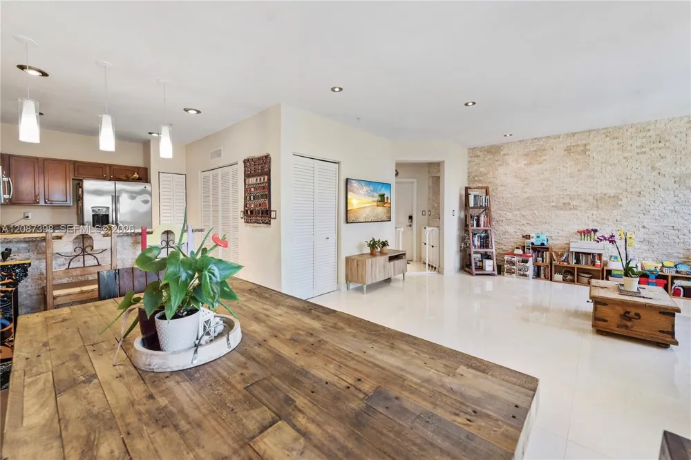 8800 NW 97th Ave #204 Doral, FL 33178