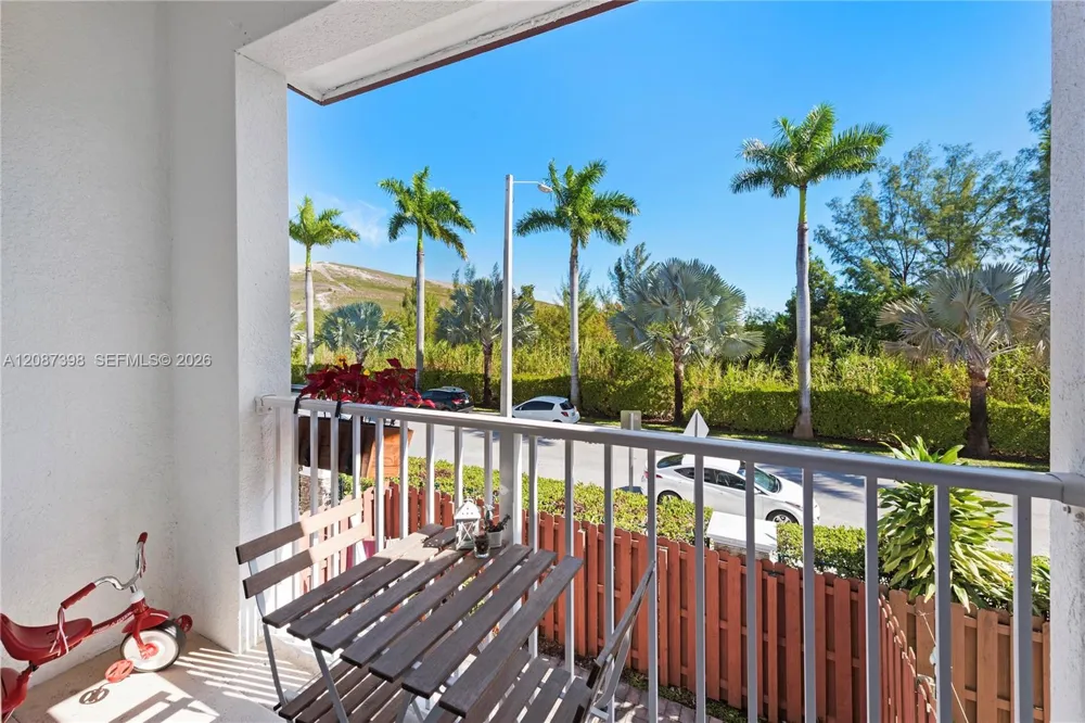 8800 NW 97th Ave #204 Doral, FL 33178