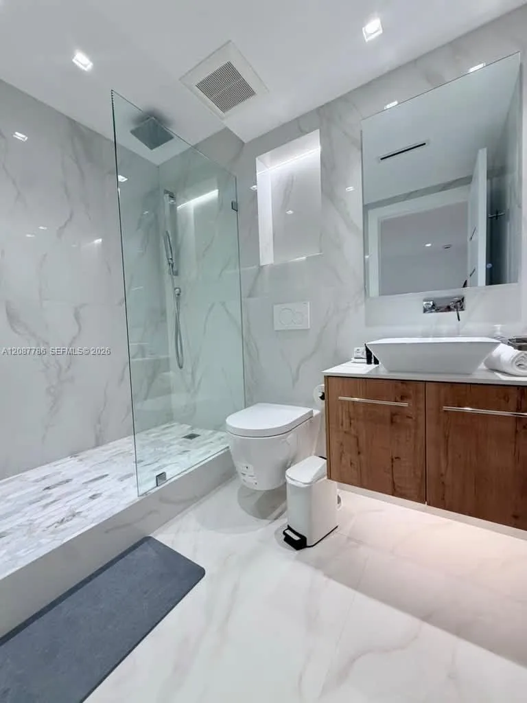 2301 Collins Ave #920 Miami Beach, FL 33139
