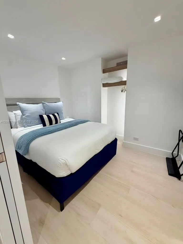 2301 Collins Ave #920 Miami Beach, FL 33139