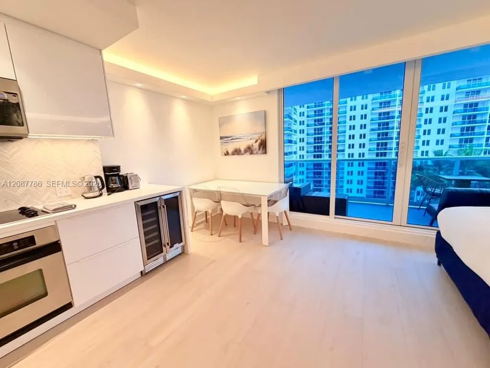 2301 Collins Ave #920 Miami Beach, FL 33139
