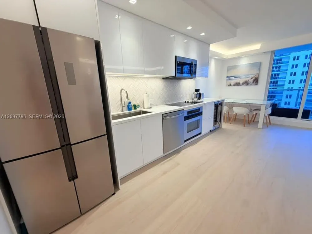 2301 Collins Ave #920 Miami Beach, FL 33139