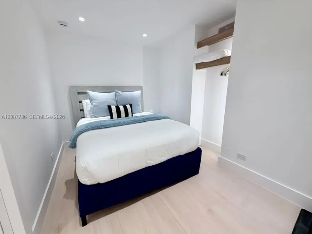 2301 Collins Ave #920 Miami Beach, FL 33139