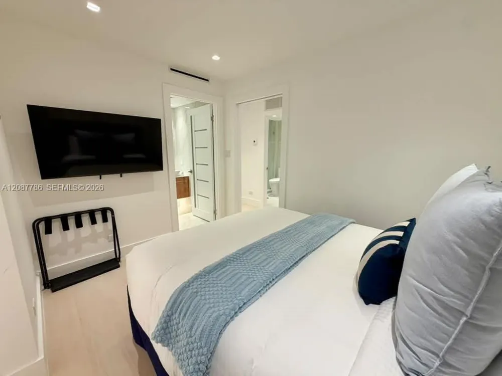2301 Collins Ave #920 Miami Beach, FL 33139