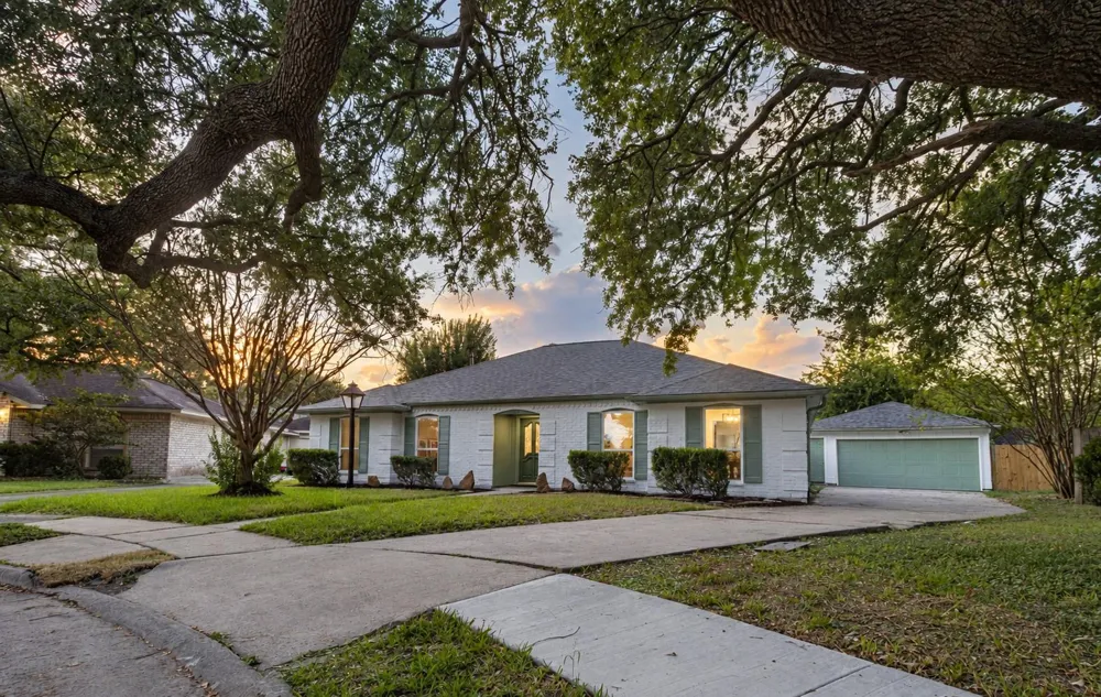 12211 Appleby Drive Hockley, TX 77031