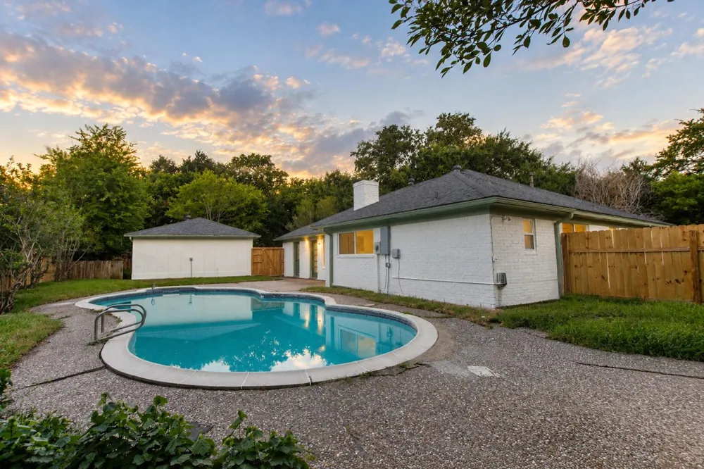 12211 Appleby Drive Hockley, TX 77031