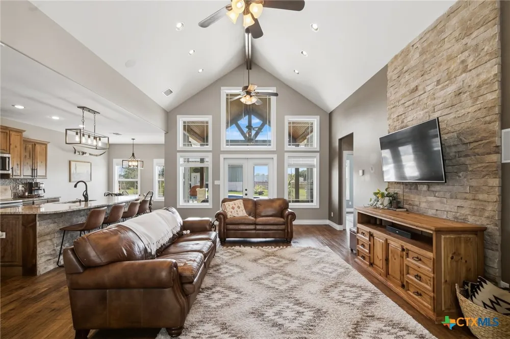 180 Kimber Lane Inez, TX 77968