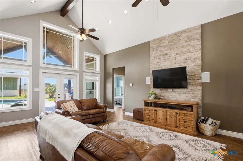 180 Kimber Lane Inez, TX 77968