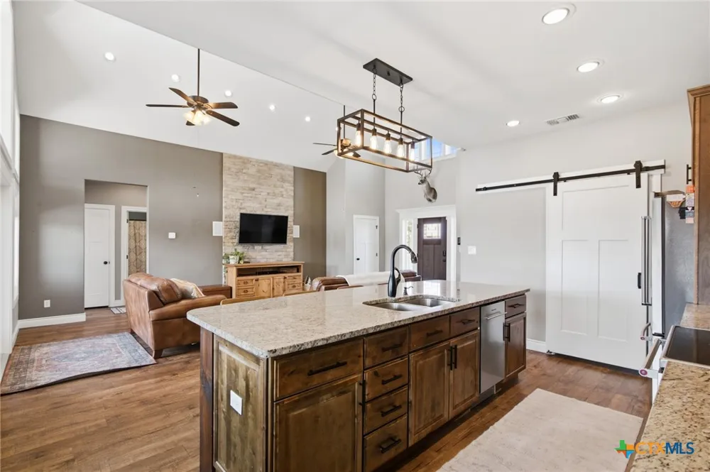 180 Kimber Lane Inez, TX 77968