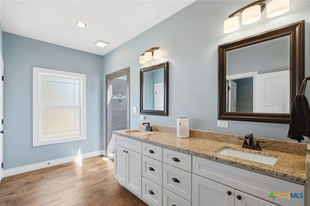 180 Kimber Lane Inez, TX 77968