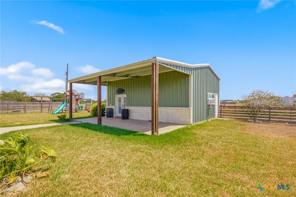 180 Kimber Lane Inez, TX 77968