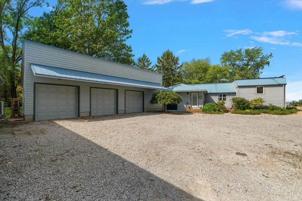 3960 Evergreen Lane Benton Harbor, MI 49022