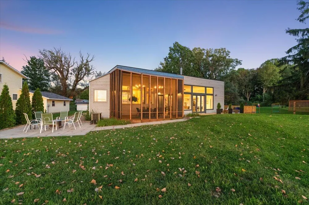 3960 Evergreen Lane Benton Harbor, MI 49022