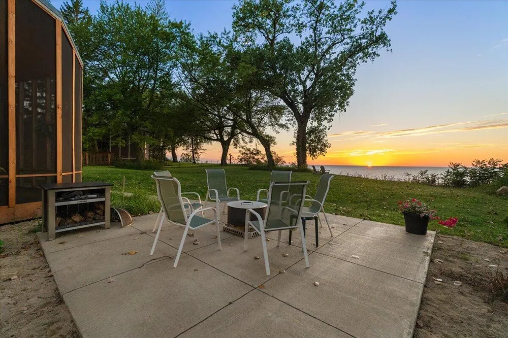 3960 Evergreen Lane Benton Harbor, MI 49022