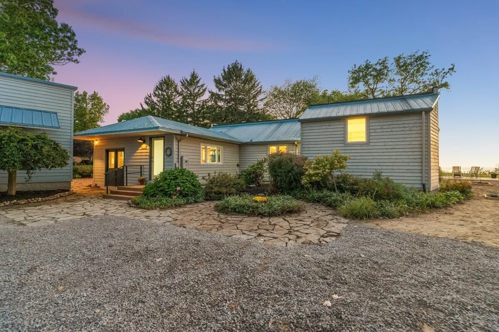 3960 Evergreen Lane Benton Harbor, MI 49022