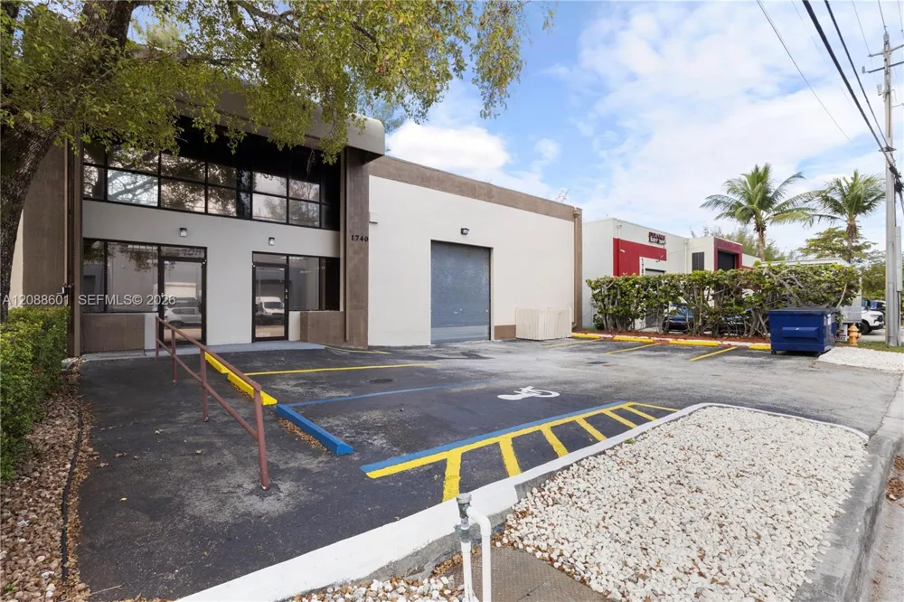 1740 NW 93 AV #1740 Doral, FL 33172