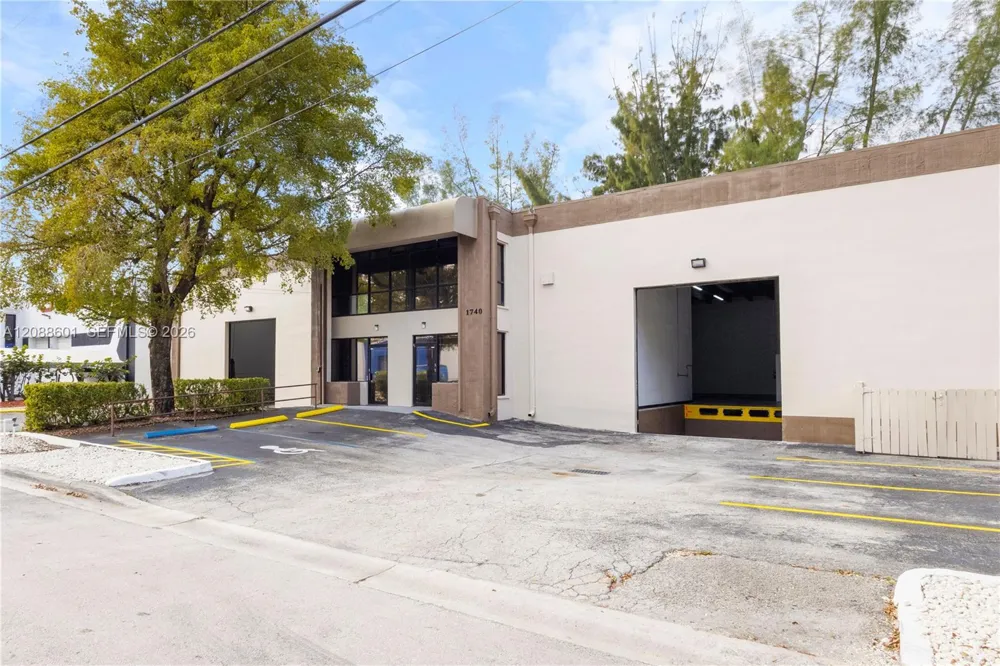1740 NW 93 AV #1740 Doral, FL 33172
