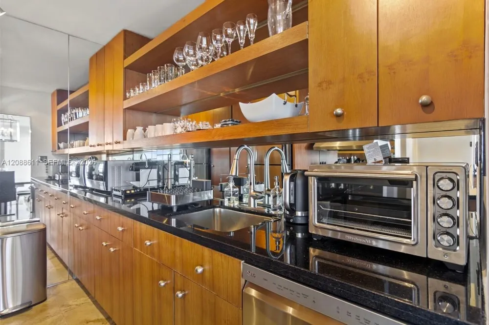 100 LINCOLN RD #748 Miami Beach, FL 33139