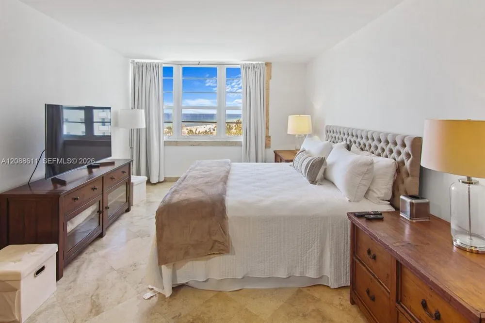 100 LINCOLN RD #748 Miami Beach, FL 33139
