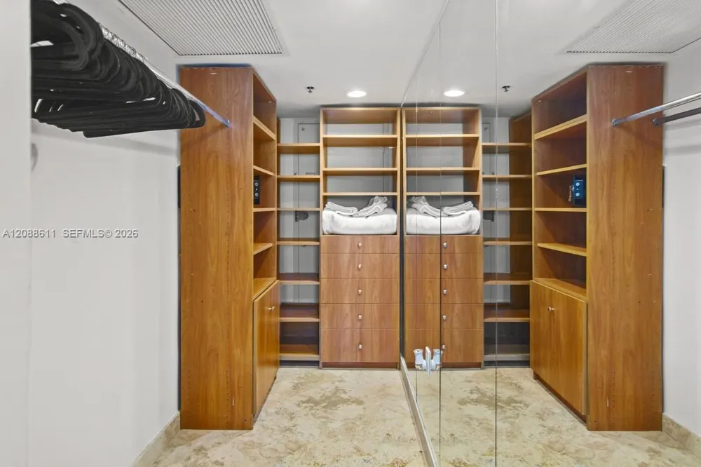 100 LINCOLN RD #748 Miami Beach, FL 33139