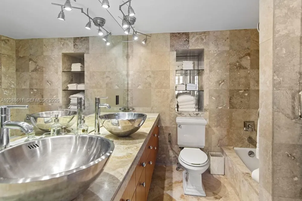 100 LINCOLN RD #748 Miami Beach, FL 33139