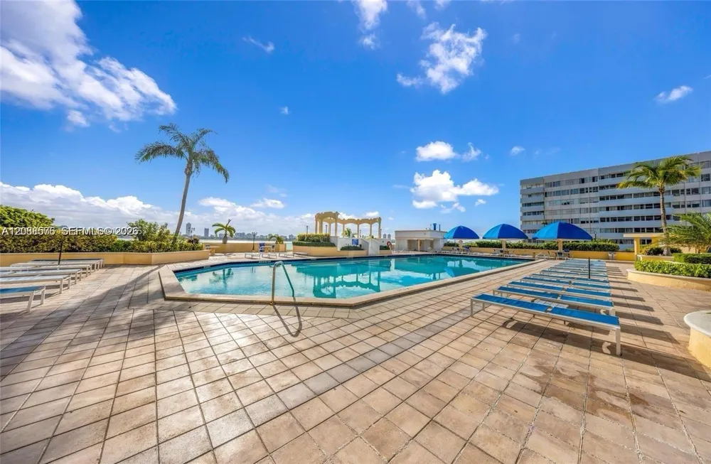 7601 E Treasure Dr #1722 North Bay Village, FL 33141