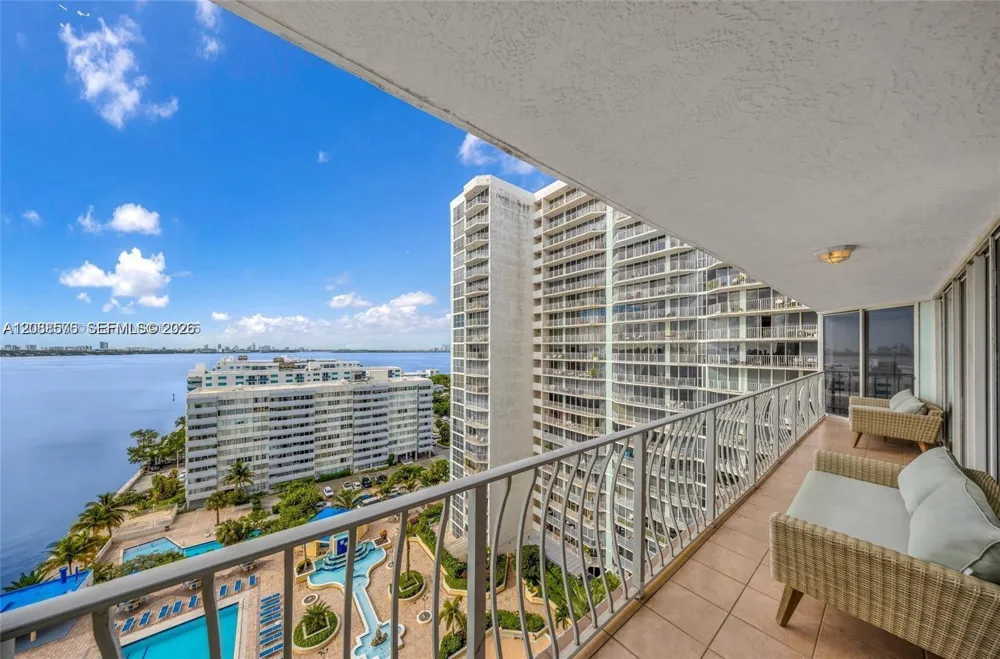 7601 E Treasure Dr #1722 North Bay Village, FL 33141