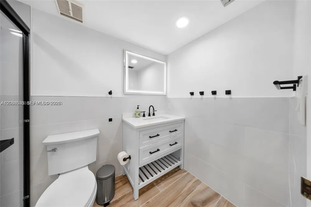 7601 E Treasure Dr #1722 North Bay Village, FL 33141