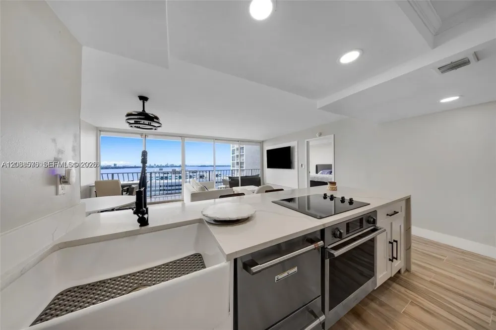 7601 E Treasure Dr #1722 North Bay Village, FL 33141