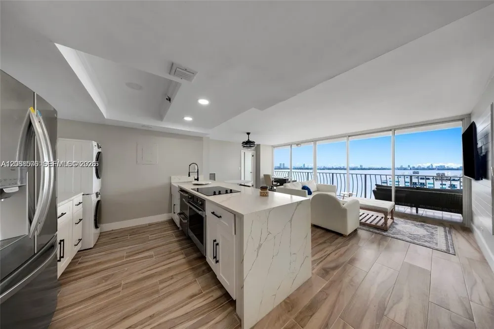 7601 E Treasure Dr #1722 North Bay Village, FL 33141