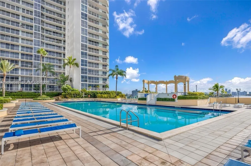 7601 E Treasure Dr #1722 North Bay Village, FL 33141