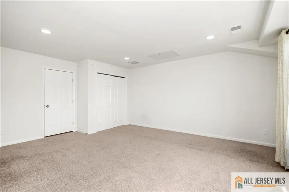 21 Green Street North Brunswick, NJ 08902