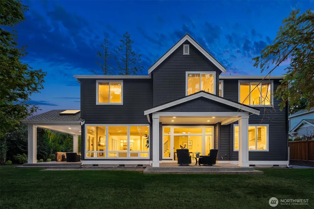 2025 211th Avenue NE Sammamish, WA 98074