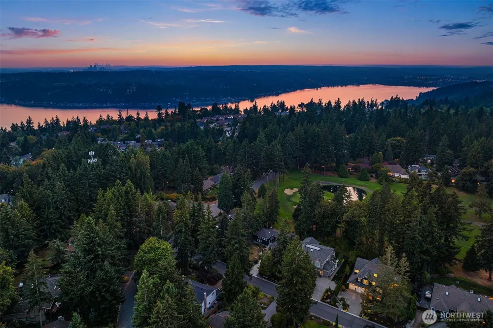 2025 211th Avenue NE Sammamish, WA 98074