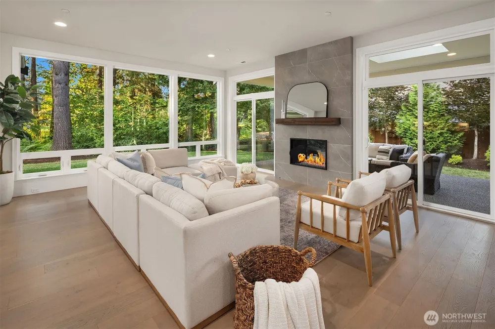 2025 211th Avenue NE Sammamish, WA 98074