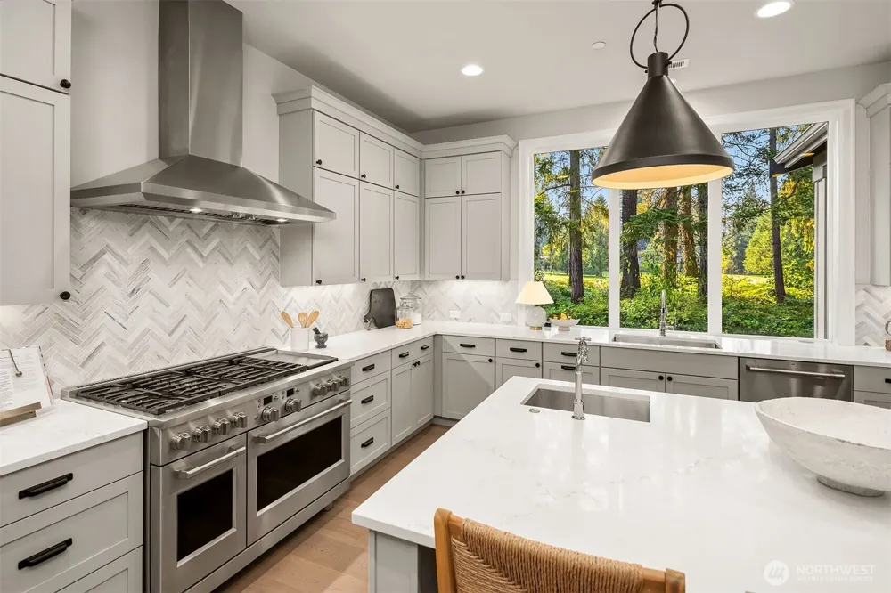 2025 211th Avenue NE Sammamish, WA 98074